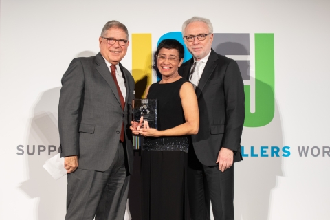Maria Ressa Accepts 2018 Knight Award