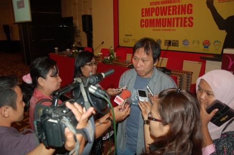 Journalists Interview ICFJ Knight Fellow Harry Surjadi 2012