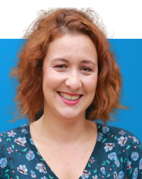 Portrait of Fabiana Santos on blue background